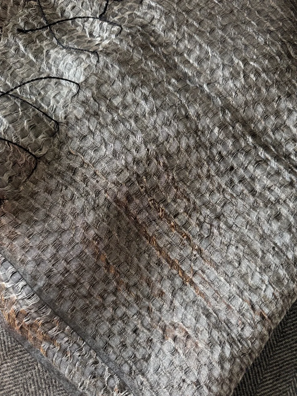 NWOT, ROOST, STUNNING ALCHEMY SCARF, LIGHTLY WOVEN PEWTER METALLIC W/FRINGE ENDS